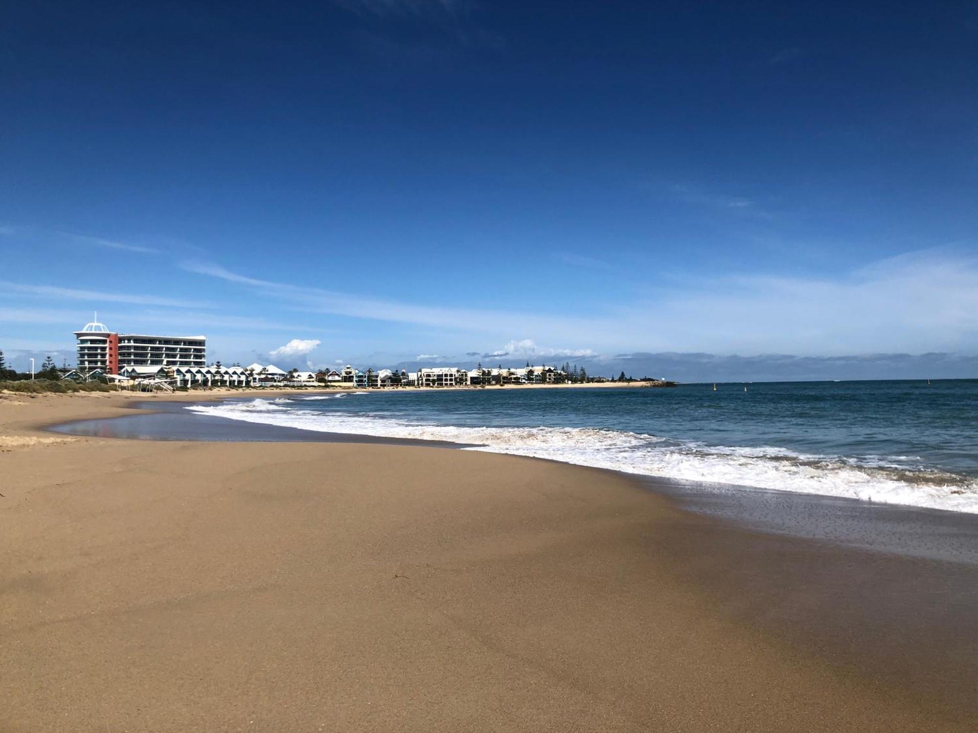 Tempel By The Sea Apartment Мандура Екстериор снимка