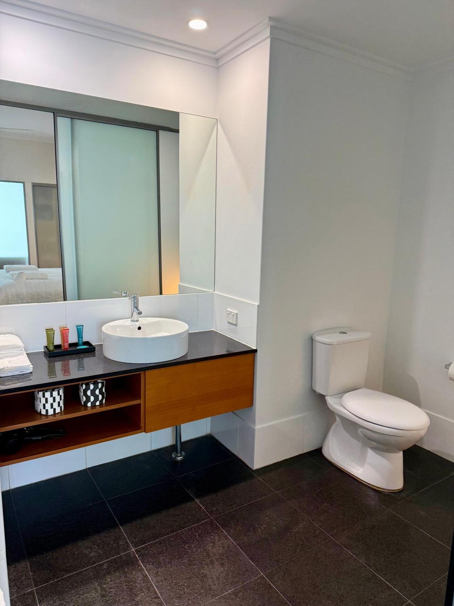 Tempel By The Sea Apartment Мандура Екстериор снимка