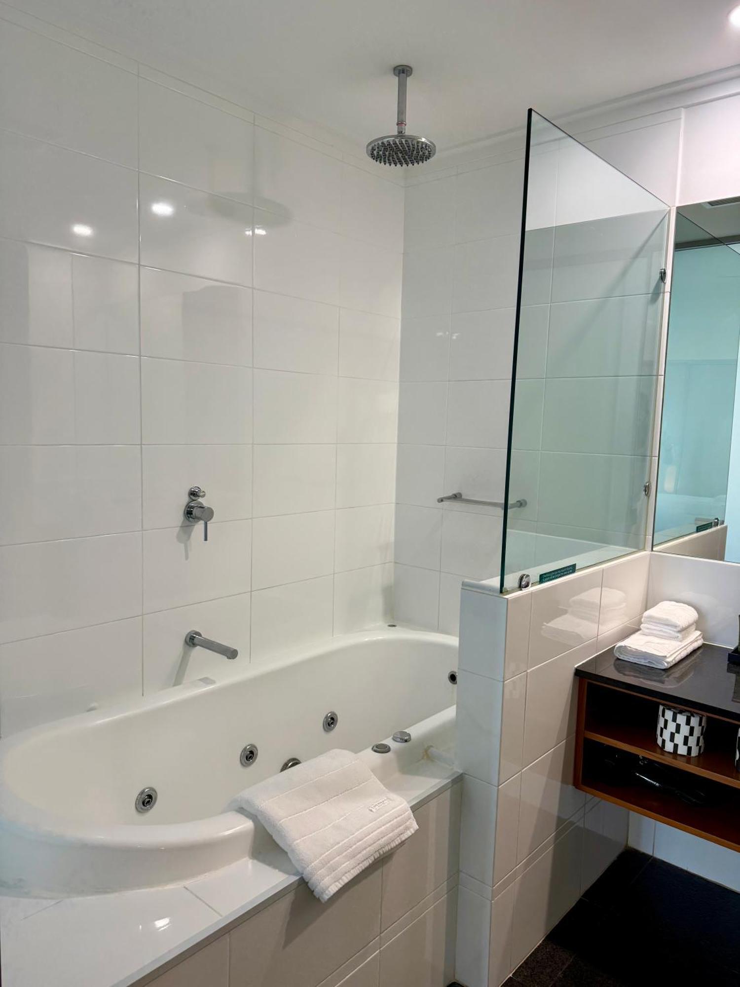 Tempel By The Sea Apartment Мандура Екстериор снимка