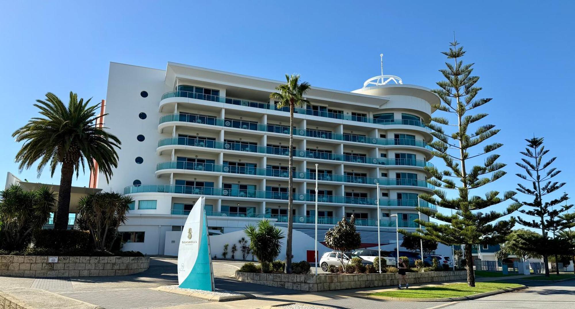 Tempel By The Sea Apartment Мандура Екстериор снимка