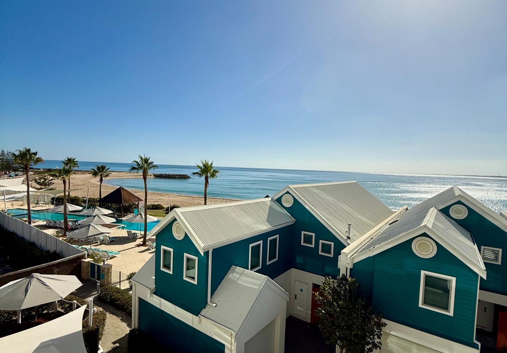 Tempel By The Sea Apartment Мандура Екстериор снимка