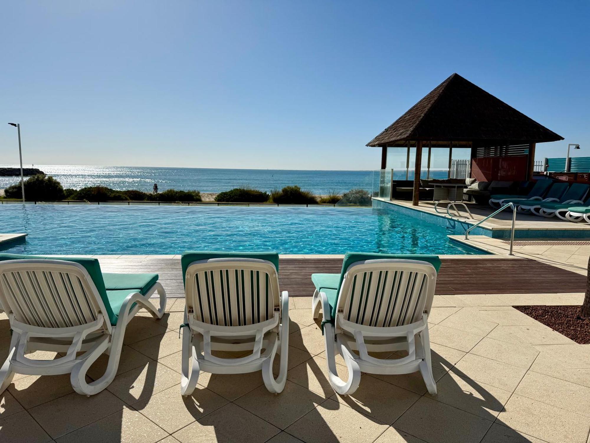 Tempel By The Sea Apartment Мандура Екстериор снимка