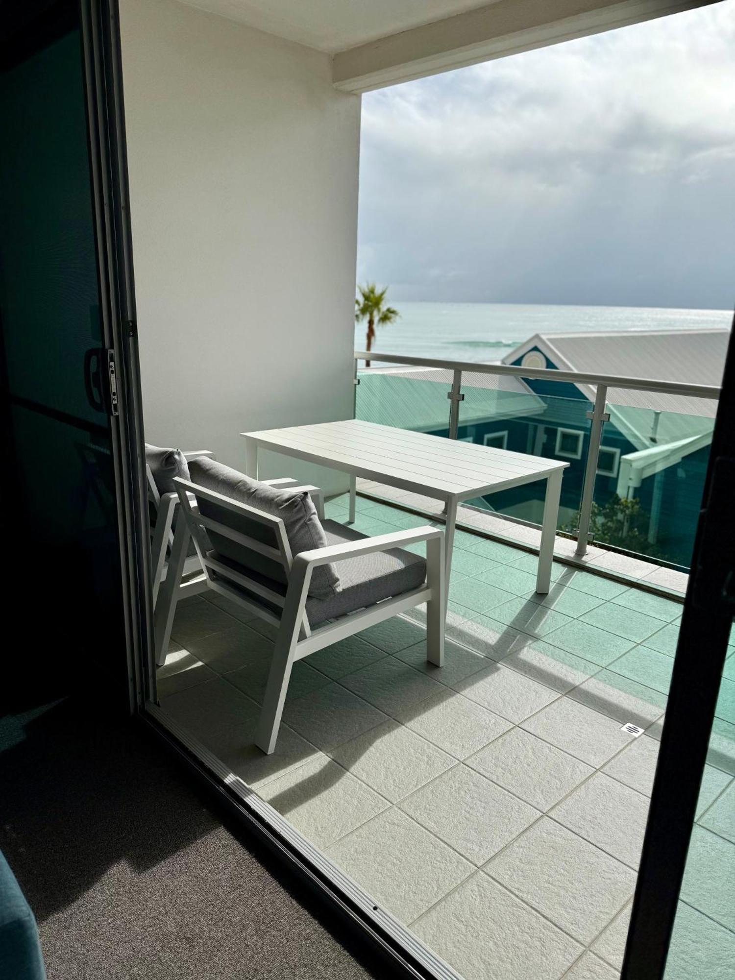 Tempel By The Sea Apartment Мандура Екстериор снимка